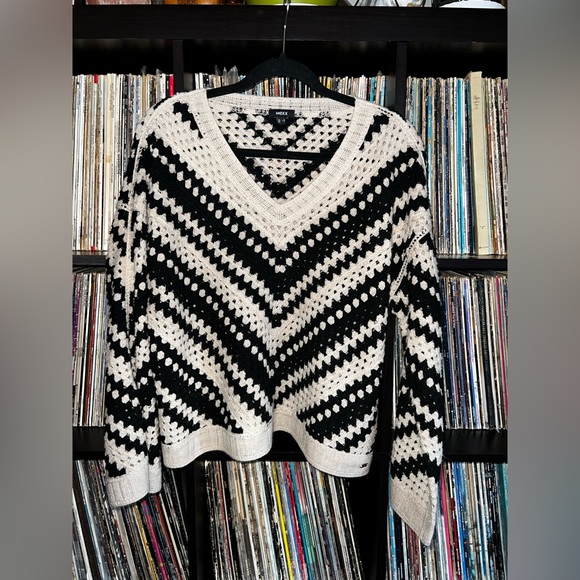 Mexx Sweaters - MEXX Black & Cream Open Knit V-Neck Sweater Size L